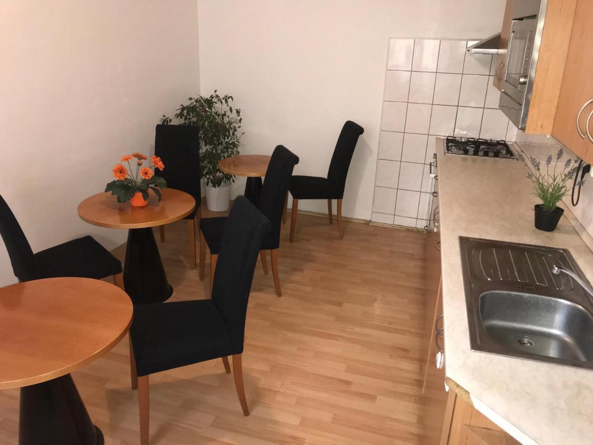 All Seasons Hostel Praga Zewnętrze zdjęcie